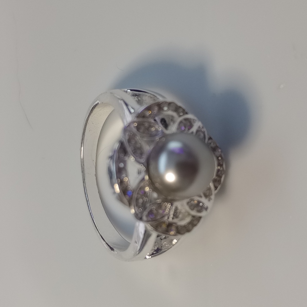 Elegant Silvertone Ring With Gray‎ Pearl - Size 10